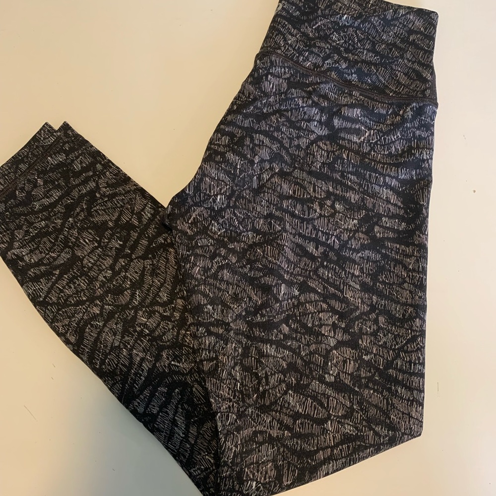 Lululemon Patterned Black & Gray Leggings